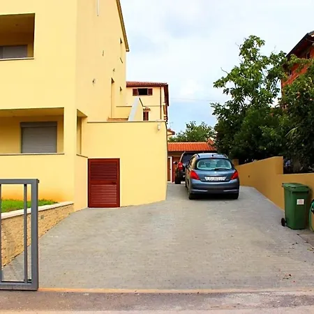 In With One-bedroom 6