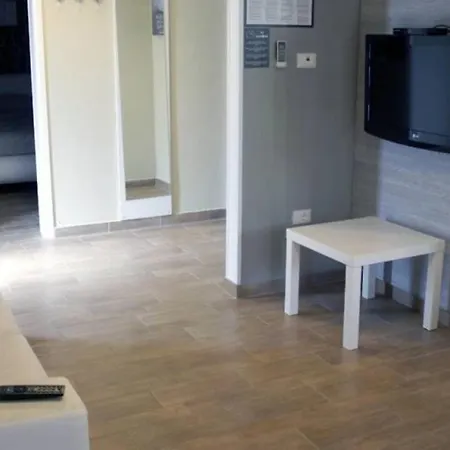 In With One-bedroom 6 *